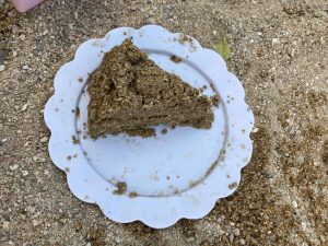 砂で作ったケーキ